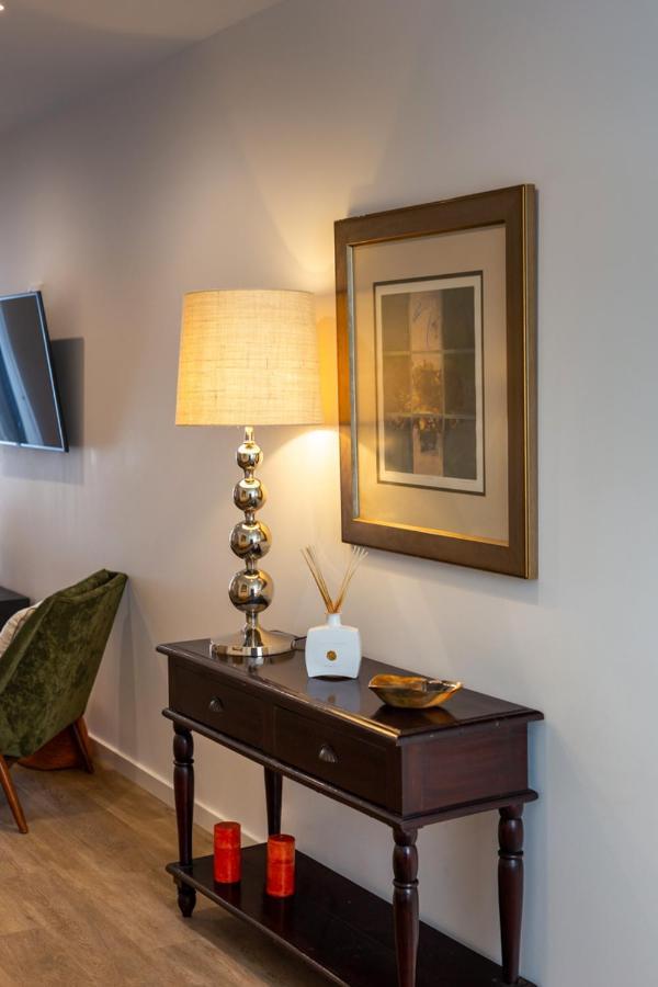 Stupendo- Two Rooms, Patio With Refreshing Pond-Center-Air Conditioning-Free Park Lisboa Extérieur photo